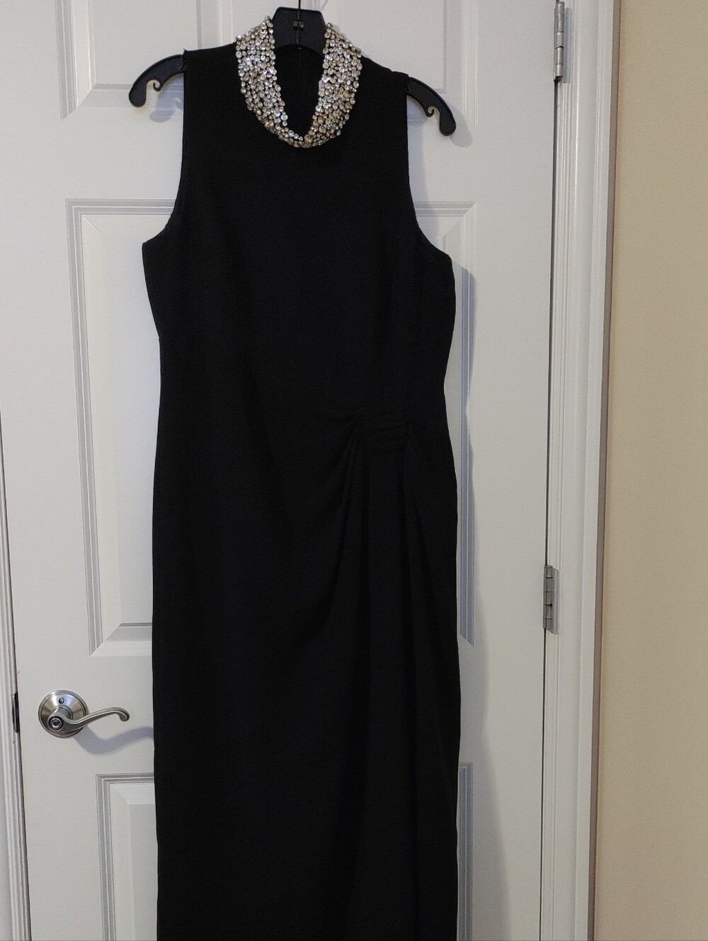 Elegant Sleeveless Black Evening Dress with Embellished Collar